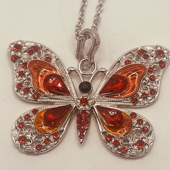 Silver plated necklace for women butterfly design - Picture 4 of 5